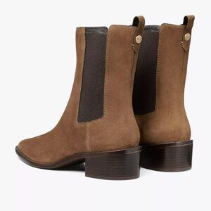 $500 TORY BURCH MEDALLION-PLAQUE ANKLE BOOT CHELSEA RIVER ROCK SUEDE 7 (DB12)